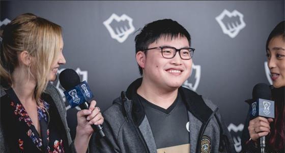 默的举动 默的举动